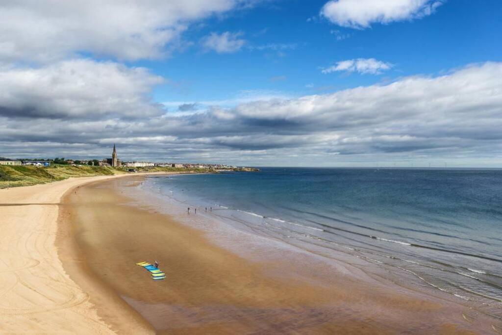 Hightide Seaside Apartment With Beach & Spanish City Views วิทลีย์เบย์ ภายนอก รูปภาพ